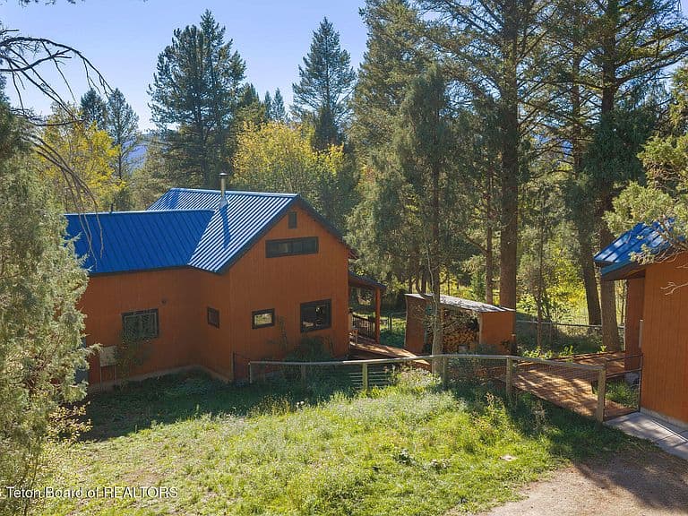 487 Pine St photo 3