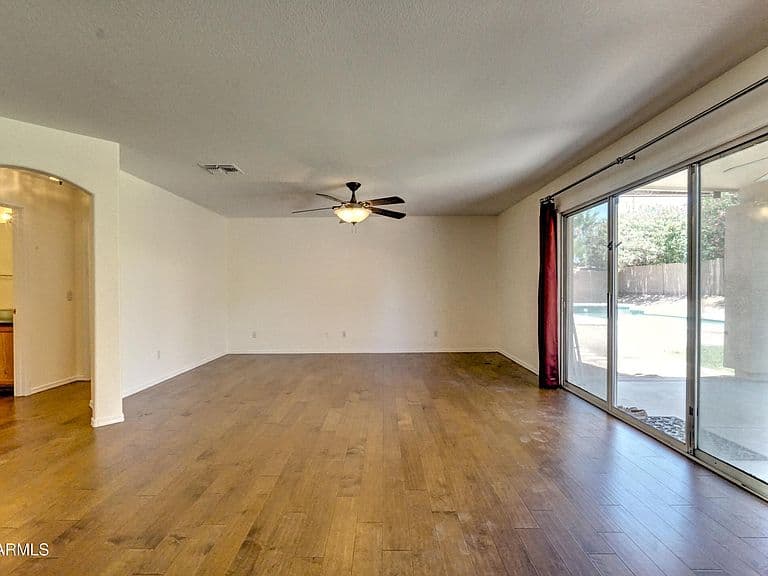4402 E DESERT WIND Drive photo 4