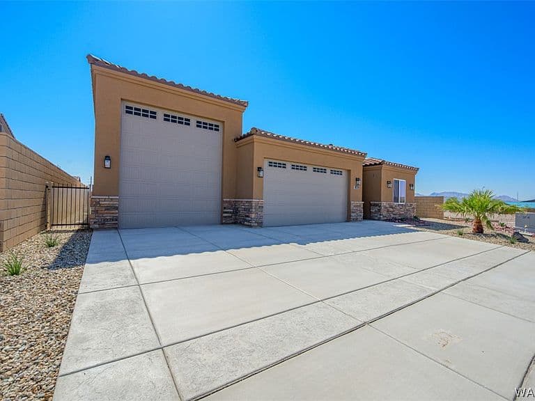 955 Athens Court photo 4