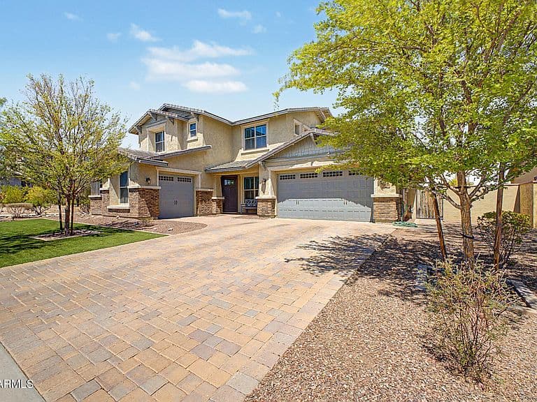 2349 N BEVERLY Place photo 2
