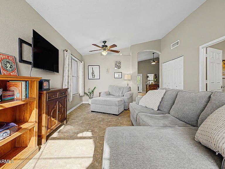 1113 N QUAIL -- photo 4