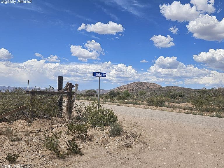 111 E GILA Drive photo 2