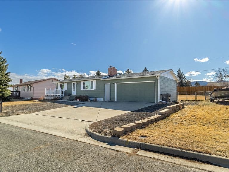419 Russell Ln photo 3