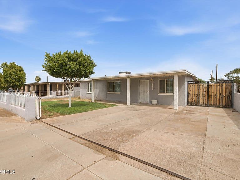 1742 W ROESER Road photo 1