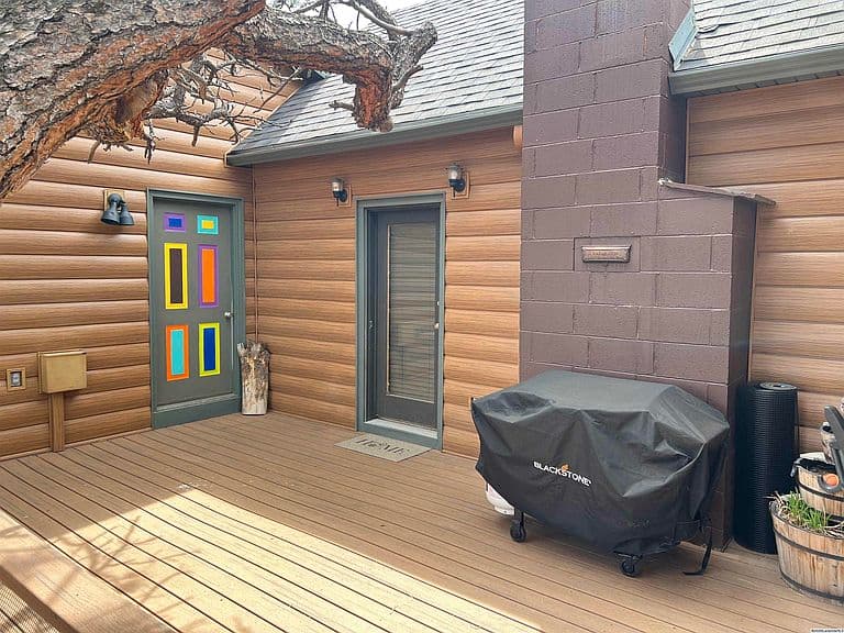 1046 Lookout Dr photo 2