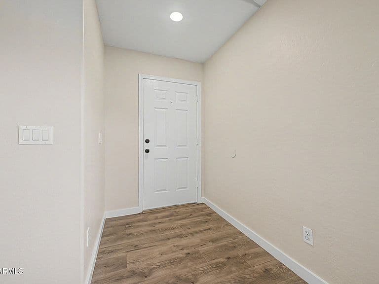 12737 W LAUREL Lane photo 5