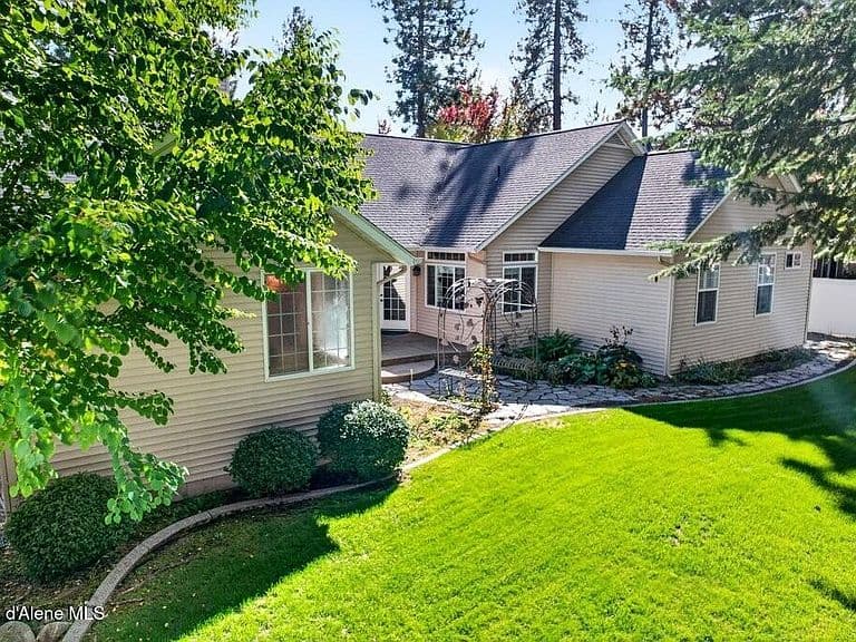 1107 S Riverside Harbor Dr photo 3
