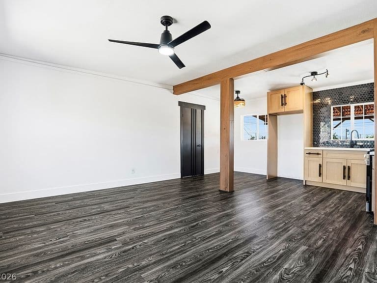 1809 Oakwood Ave photo 4