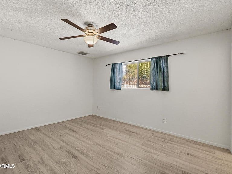2925 W Mandalay Lane photo 2