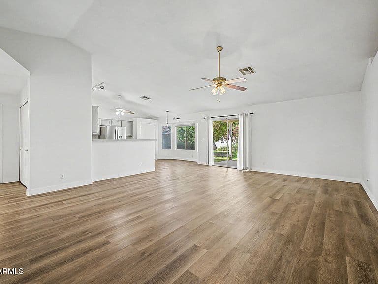 938 S SAN JOAQUIN Court photo 4