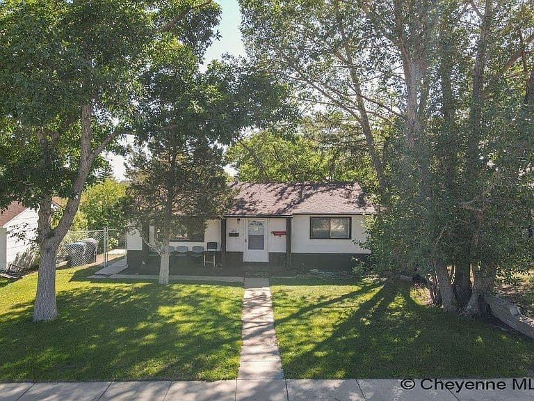 211 McComb Ave photo 1