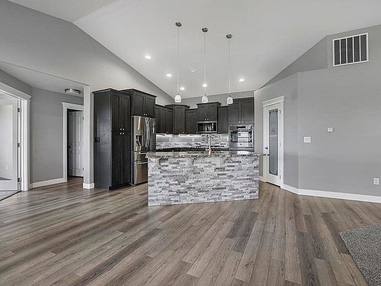 3847 Glasswing Dr photo 4