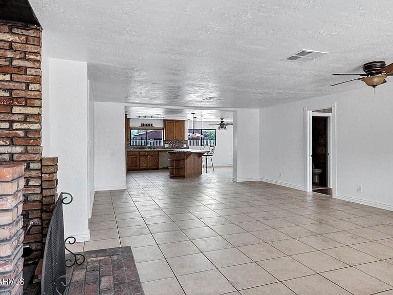 3235 E SUNNYSIDE Lane photo 3