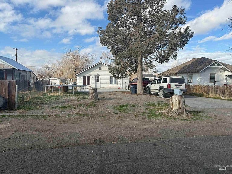 252 Alexander St photo 1