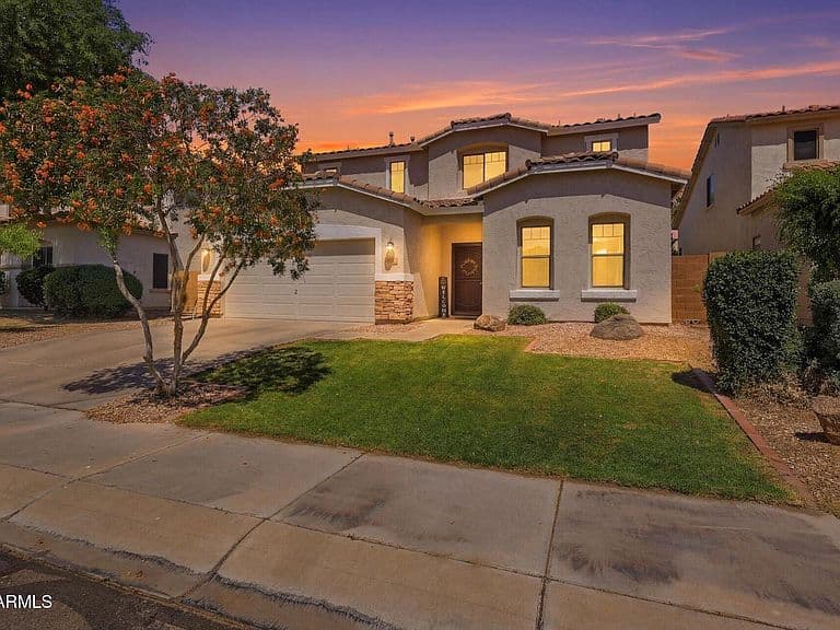 388 E Harold Drive photo 1