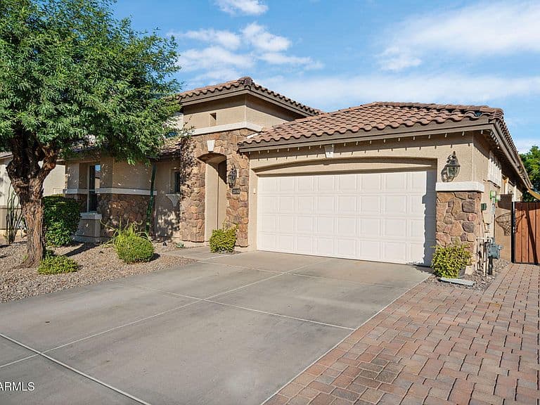 2351 S GLEN Drive photo 2