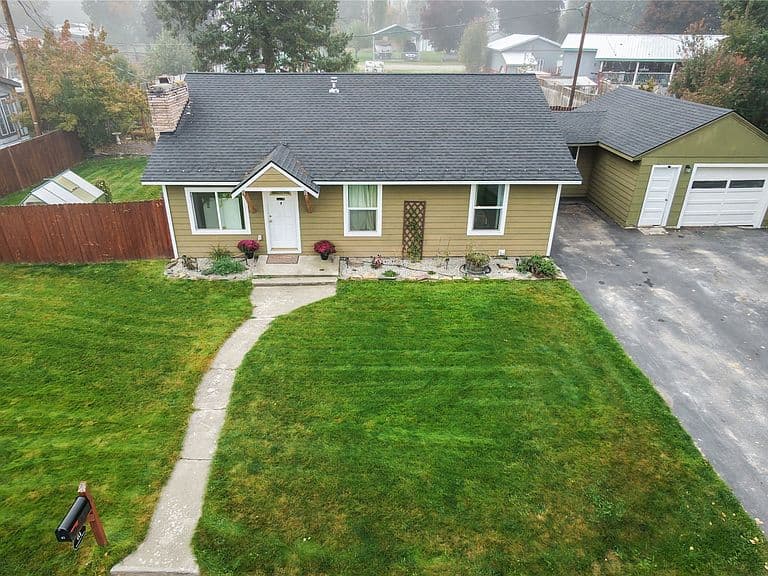 61 Evergreen St photo 3