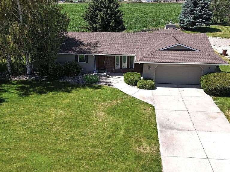 223 Hillcrest Rd photo 2