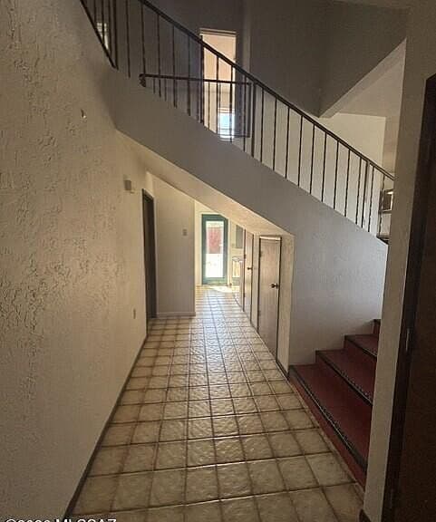 890 W Jennella Dr photo 3
