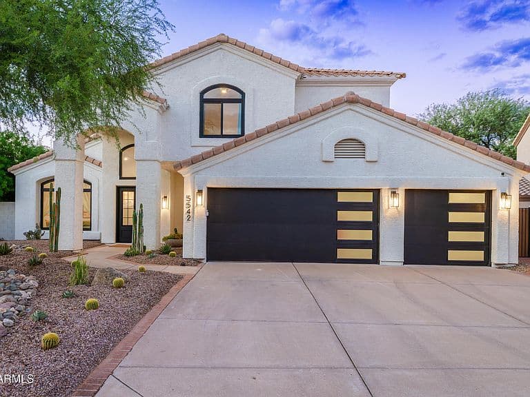 5542 E ANDERSON Drive photo 2