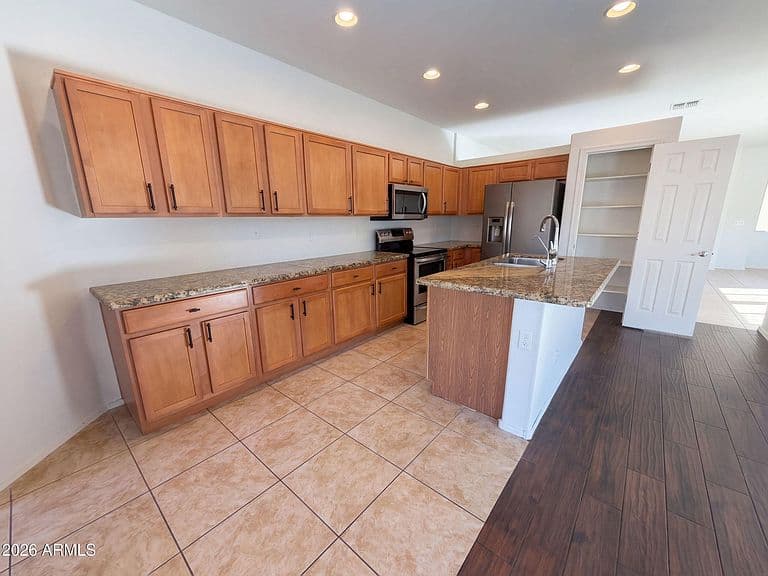 25852 W LYNNE Lane photo 2