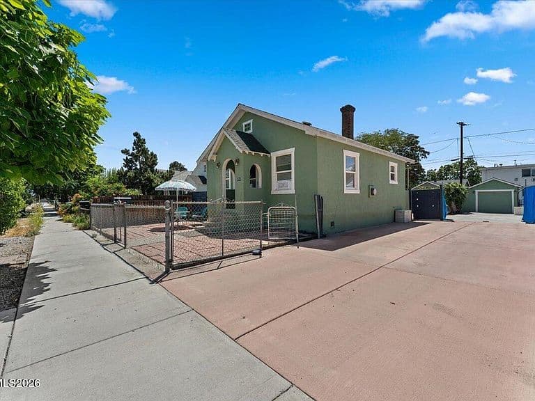 325 5th St photo 3