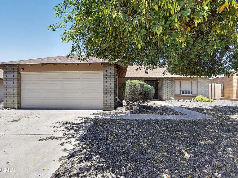 4610 W Laurie Lane photo 1