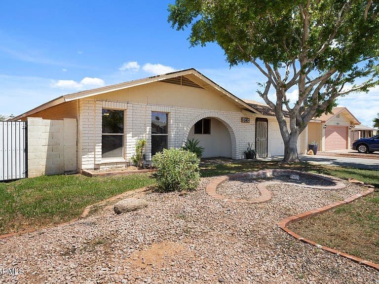 1546 E FLOWER Circle photo 5