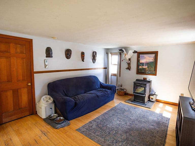 60 Forest Road photo 3
