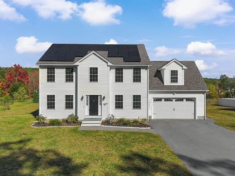 302 Straw Road photo 1