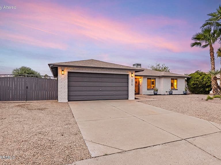 5816 E ACOMA Drive photo 3