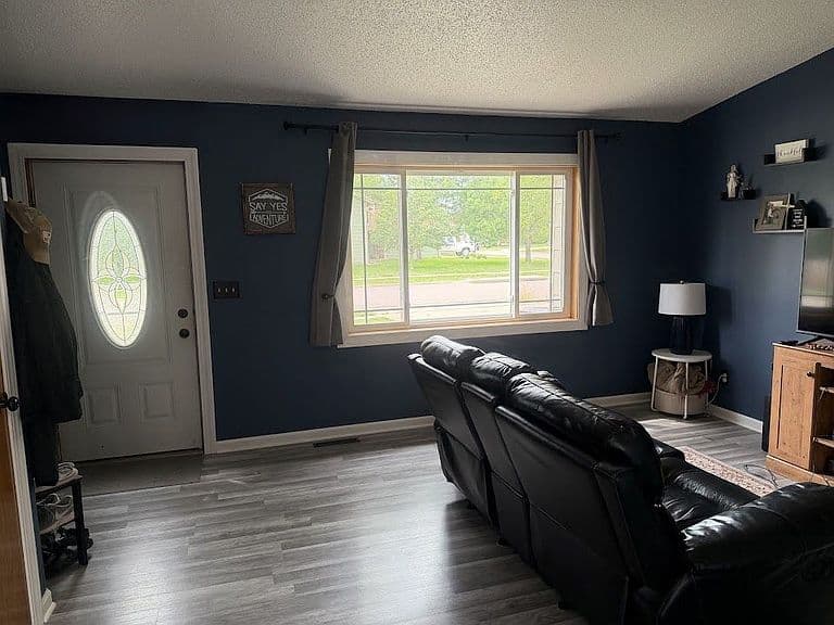 1408 Copperdale Dr photo 2