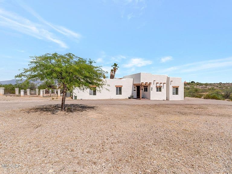 5040 N Camino De Oeste photo 2