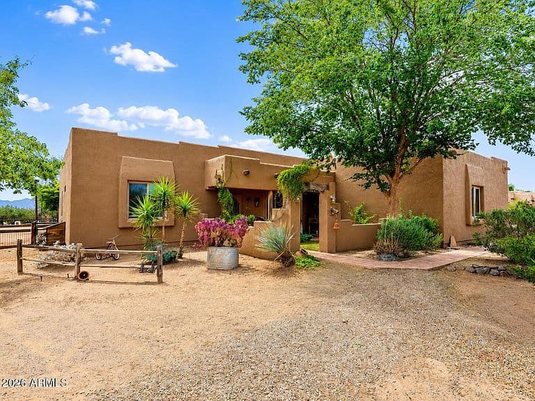 21909 W BEACON Lane photo 2