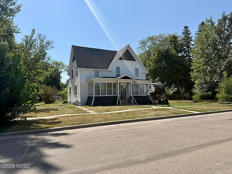 114 W Park Ave photo 1