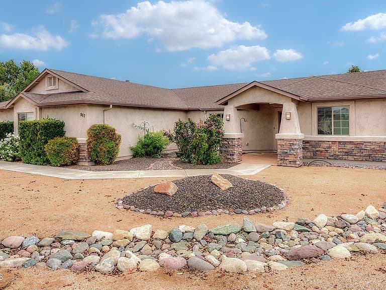 947 Tiffany Way photo 2