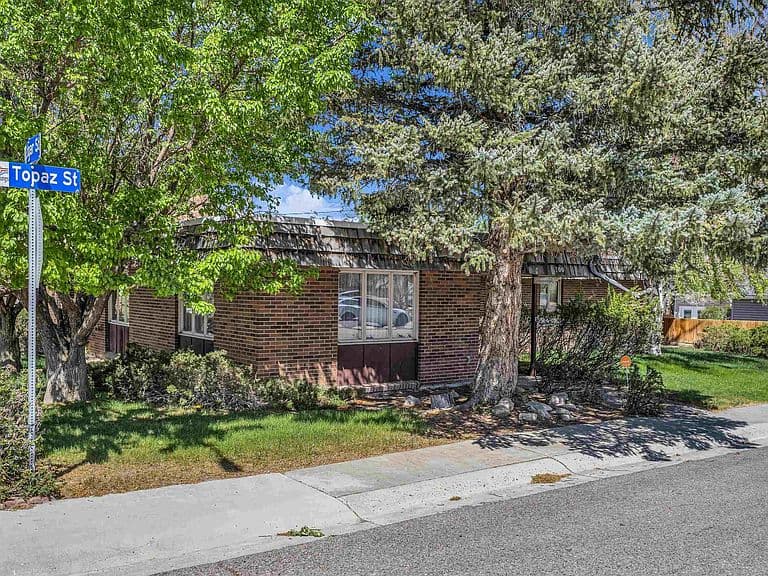 200 Topaz St photo 3