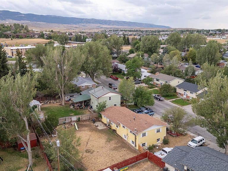 1421 Ivy Ln photo 3