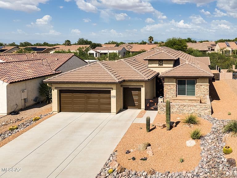 1084 N Grand Canyon Dr photo 1