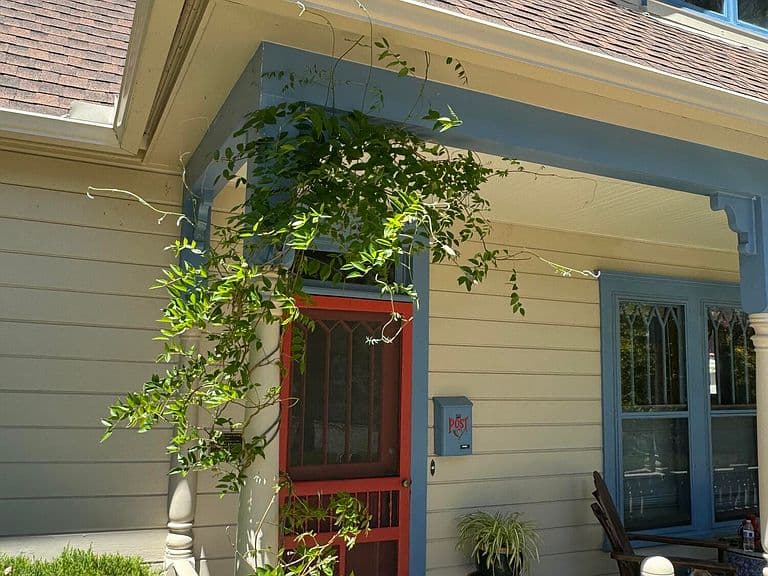 212 S Pleasant St photo 2