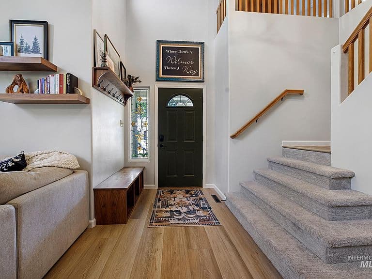 533 Cypress Way photo 5
