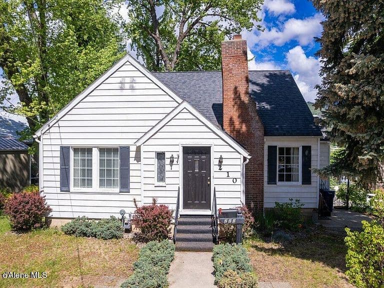 210 E Market Ave photo 2