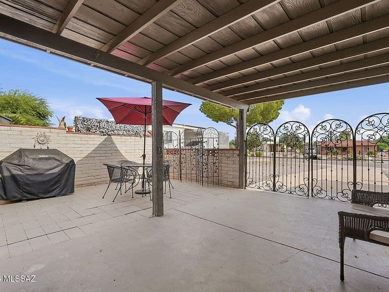942 S Abrego Dr photo 3