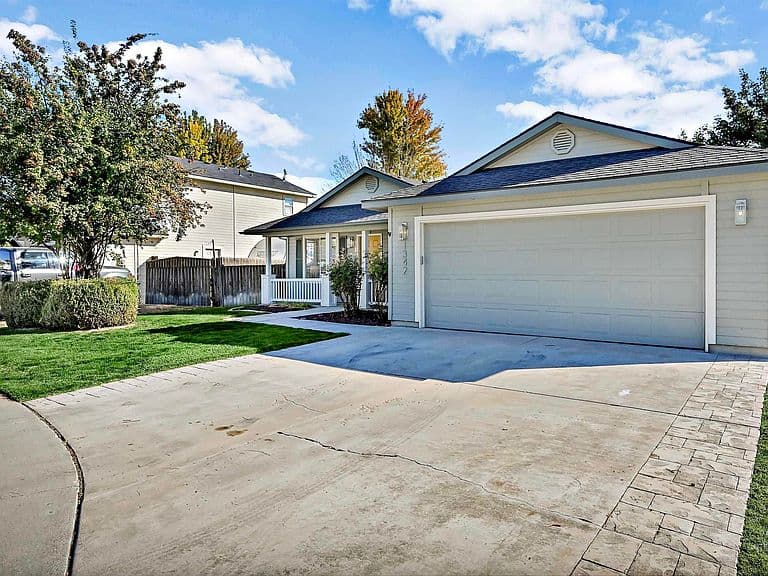 1342 N El Camino Ave photo 4