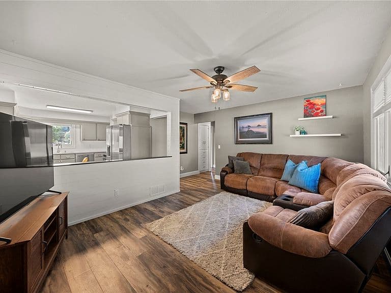 2204 Avenue B photo 3