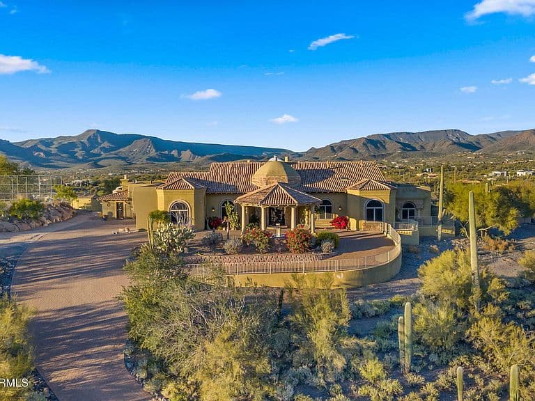 6562 E CAVE CREEK Road photo 1