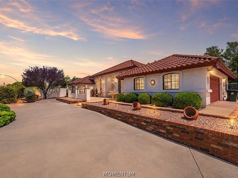 2054 Delaware Drive photo 3