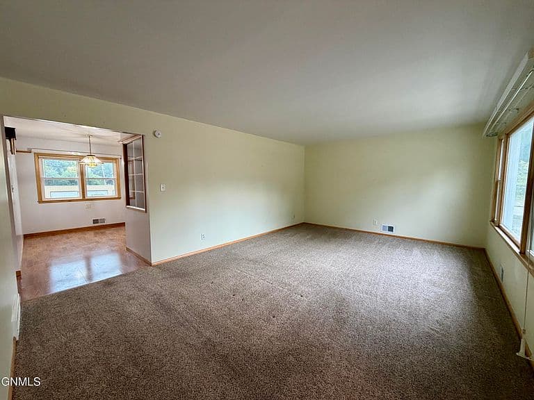 1215 E Boulevard Ave photo 4