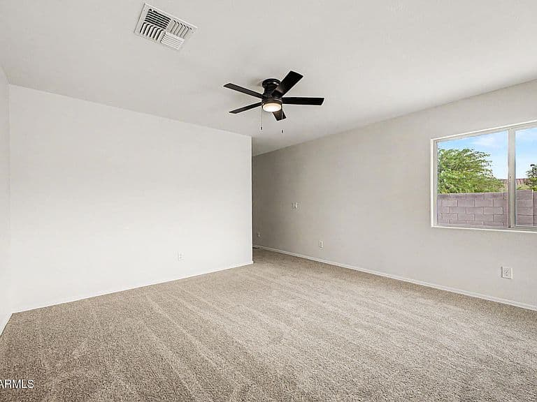 360 S OAK Street photo 4