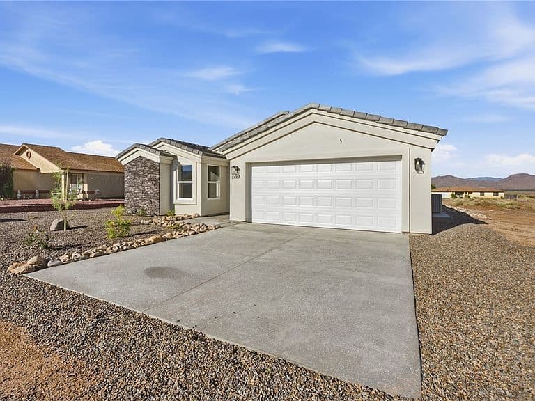 10037 N Larkspur Drive photo 2